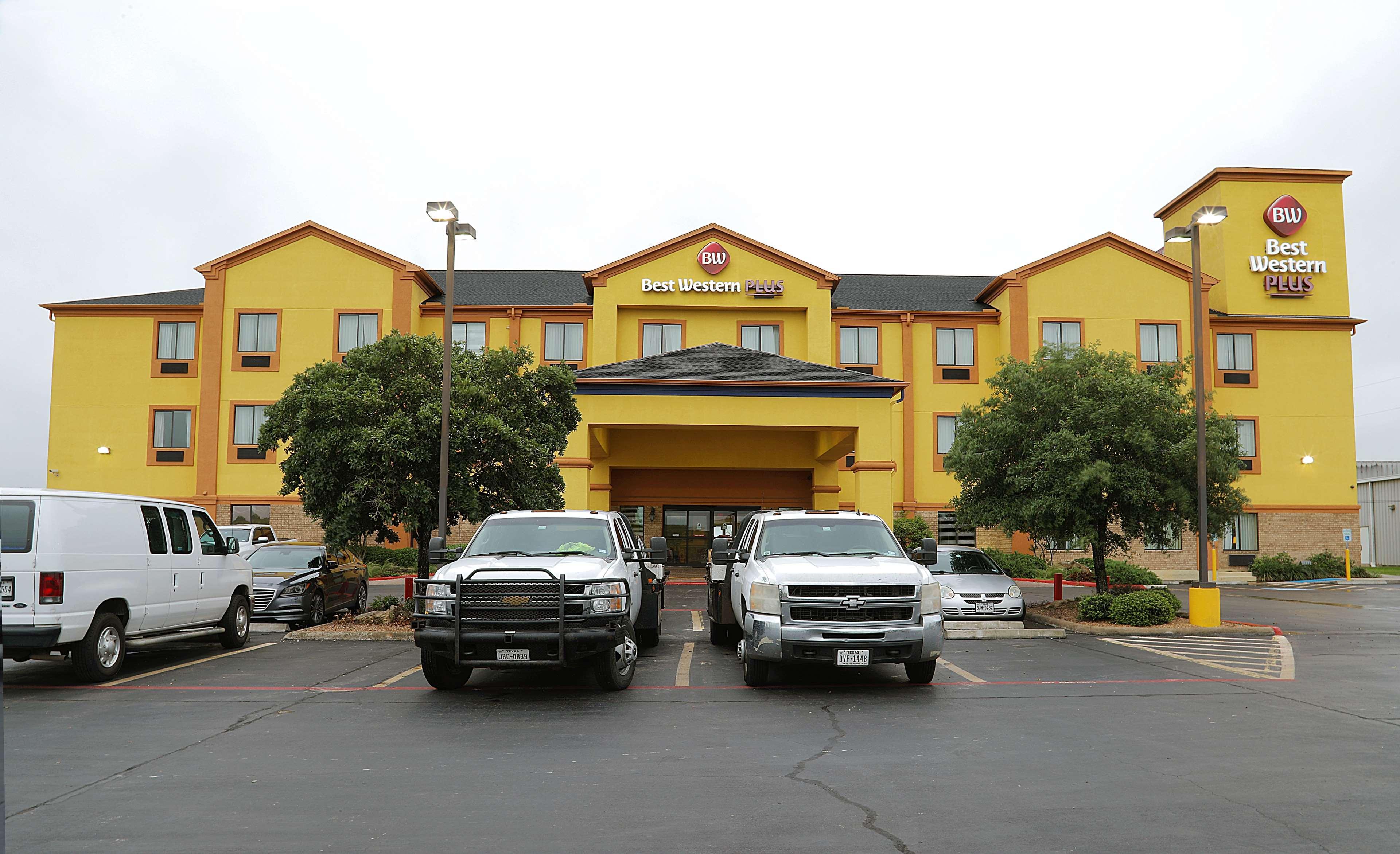 Best Western Plus Schulenburg Inn & Suites Exterior photo