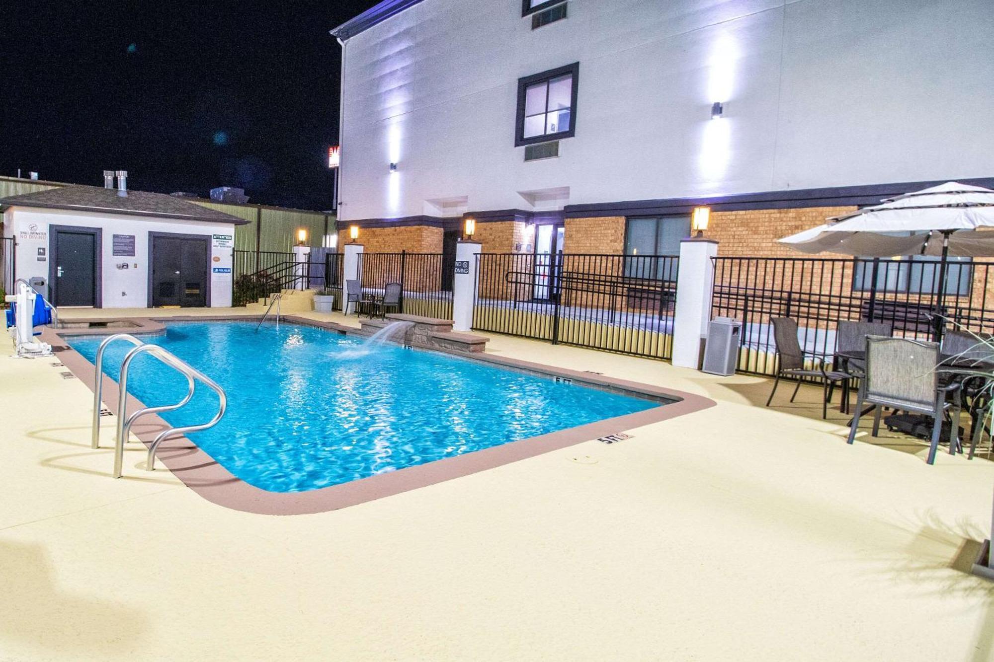 Best Western Plus Schulenburg Inn & Suites Exterior photo