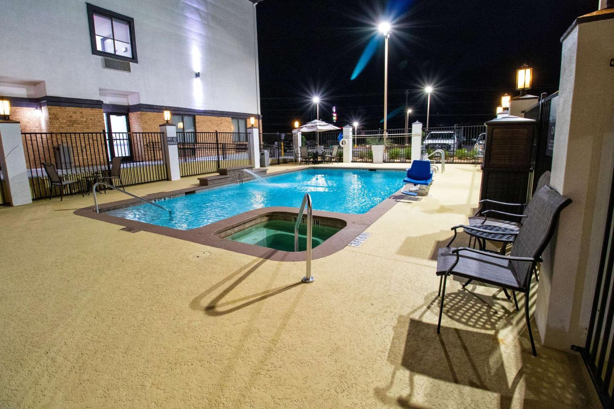 Best Western Plus Schulenburg Inn & Suites Exterior photo